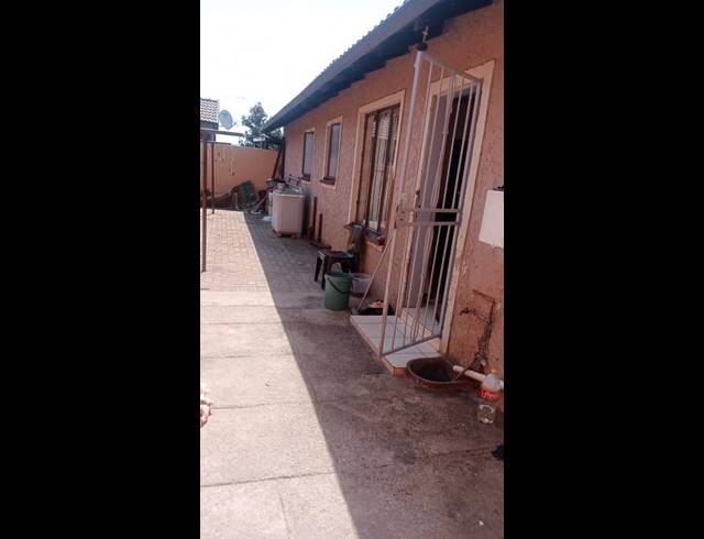 3 BEDROOM HOUSE FOR SALE IN CLAYVILLE